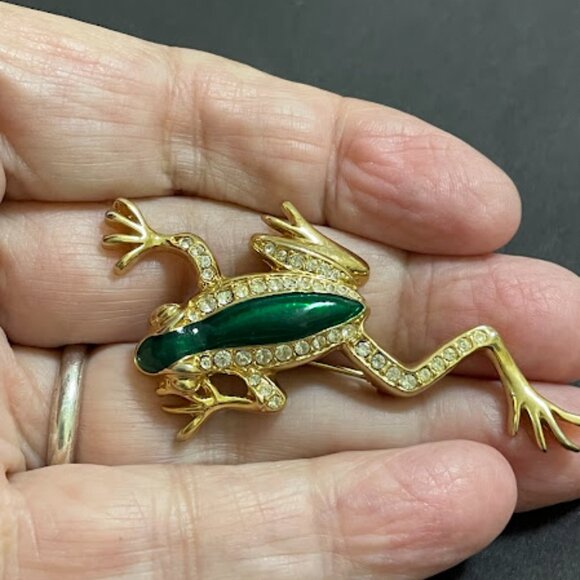 Vintage Enamel and Rhinestone Climbing Frog Brooch Figural Pin - Picture 3 of 10